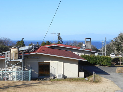 居住棟から海と伊豆半島を望む